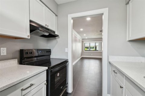 Apartment in Belleair Bluffs, Florida 2 bedrooms, 97.55 sq.m. № 1679364 - photo 14