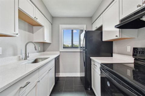 Apartment in Belleair Bluffs, Florida 2 bedrooms, 97.55 sq.m. № 1679364 - photo 11