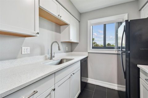 Apartment in Belleair Bluffs, Florida 2 bedrooms, 97.55 sq.m. № 1679364 - photo 12