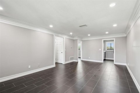 Apartment in Belleair Bluffs, Florida 2 bedrooms, 97.55 sq.m. № 1679364 - photo 7