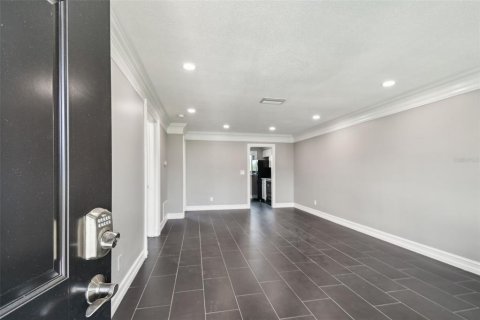 Apartment in Belleair Bluffs, Florida 2 bedrooms, 97.55 sq.m. № 1679364 - photo 6