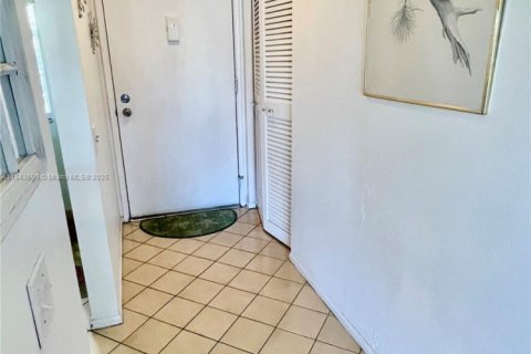 Condo in Coconut Creek, Florida, 2 bedrooms  № 1812098 - photo 18