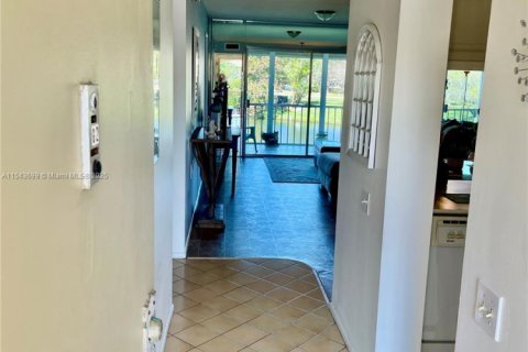 Condo in Coconut Creek, Florida, 2 bedrooms  № 1812098 - photo 5