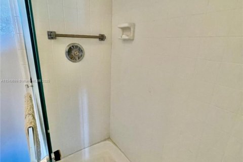 Condo in Coconut Creek, Florida, 2 bedrooms  № 1812098 - photo 16