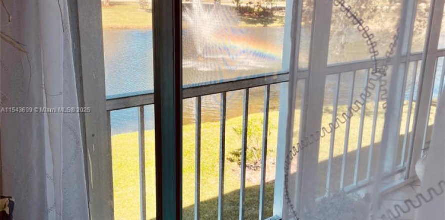 Condo in Coconut Creek, Florida, 2 bedrooms № 1812098