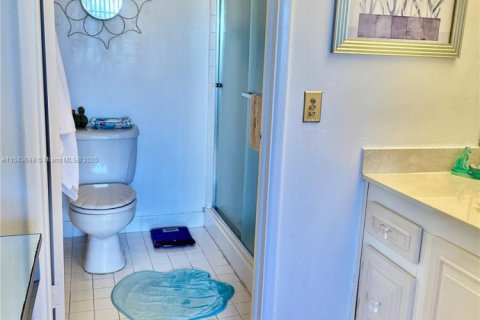 Condo in Coconut Creek, Florida, 2 bedrooms  № 1812098 - photo 15