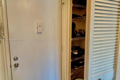 Condo in Coconut Creek, Florida, 2 bedrooms  № 1812098 - photo 19