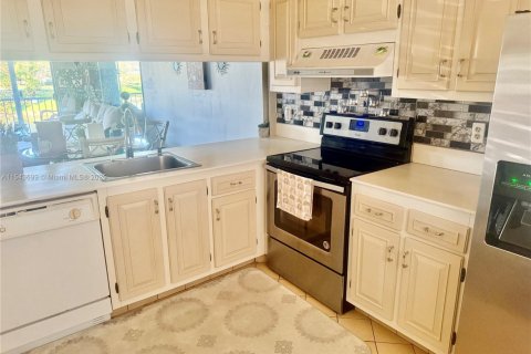 Condo in Coconut Creek, Florida, 2 bedrooms  № 1812098 - photo 7