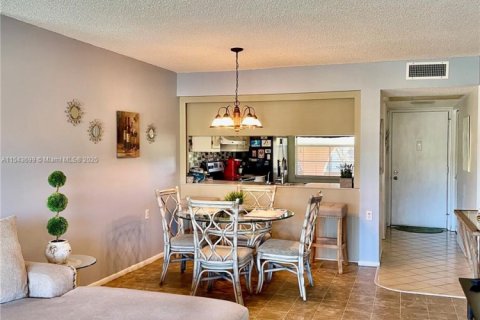Condo in Coconut Creek, Florida, 2 bedrooms  № 1812098 - photo 21