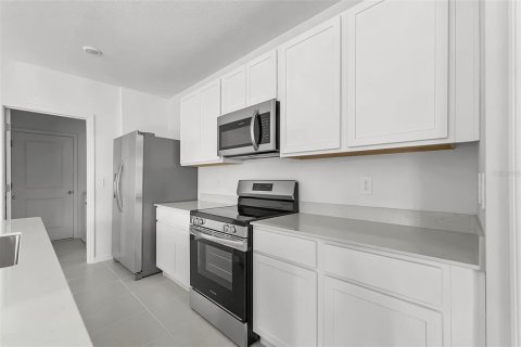 Casa en alquiler en Lake Wales, Florida, 5 dormitorios, 196.21 m2 № 1885813 - foto 4