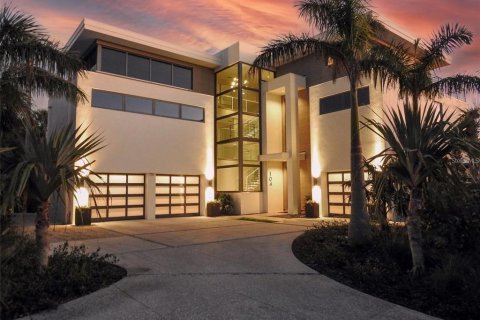 House in Holmes Beach, Florida 5 bedrooms, 832.59 sq.m. № 2232984