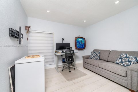 Casa en venta en Miami Lakes, Florida, 3 dormitorios, 116.59 m2 № 1889465 - foto 24