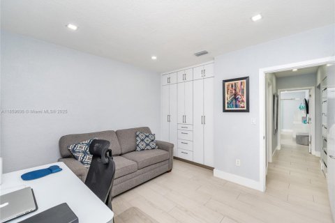 Casa en venta en Miami Lakes, Florida, 3 dormitorios, 116.59 m2 № 1889465 - foto 23