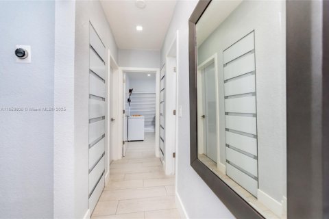 Casa en venta en Miami Lakes, Florida, 3 dormitorios, 116.59 m2 № 1889465 - foto 11
