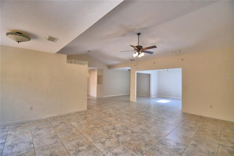 House in Winter Haven, Florida 3 bedrooms, 156.17 sq.m. № 1886728 - photo 4