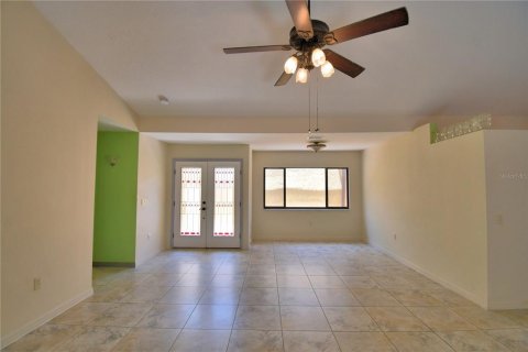 House in Winter Haven, Florida 3 bedrooms, 156.17 sq.m. № 1886728 - photo 6