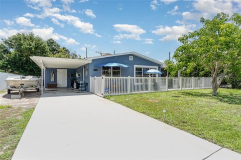 House in Fort Myers, Florida 2 bedrooms, 106.74 sq.m. № 1795735 - photo 16