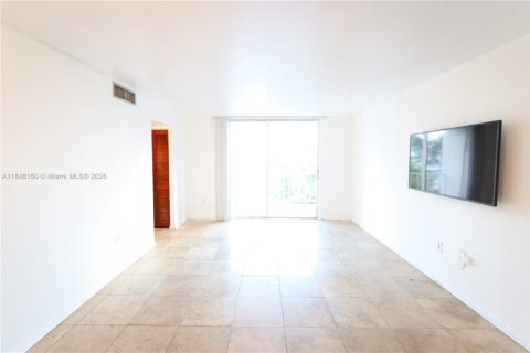 Condo in Miami Beach, Florida, 1 bedroom  № 1936268 - photo 3
