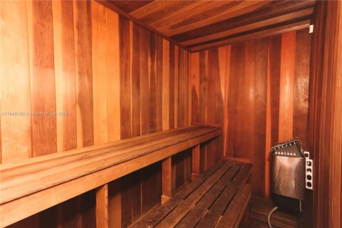 Condo in Miami Beach, Florida, 1 bedroom  № 1936268 - photo 16