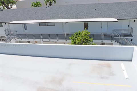 Condo in Miami Beach, Florida, 1 bedroom  № 1936268 - photo 19