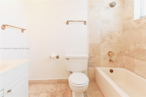 Condo in Miami Beach, Florida, 1 bedroom  № 1936268 - photo 11