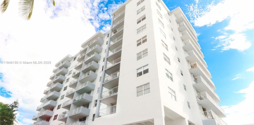 Condo in Miami Beach, Florida, 1 bedroom  № 1936268