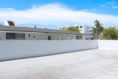 Condo in Miami Beach, Florida, 1 bedroom  № 1936268 - photo 17