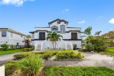 Villa ou maison à vendre à Gulfport, Floride: 4 chambres, 305.37 m2 № 1746527 - photo 2
