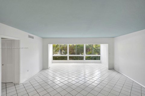Condo in Key Biscayne, Florida, 2 bedrooms  № 1797648 - photo 3