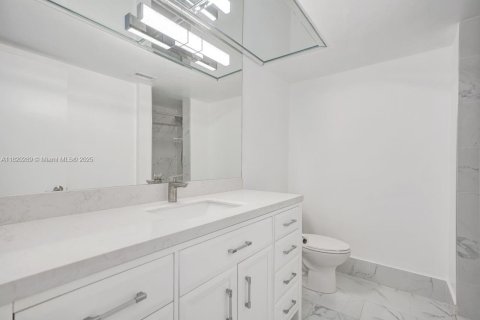 Condo in Key Biscayne, Florida, 2 bedrooms  № 1797648 - photo 22
