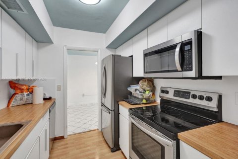 Condo in Key Biscayne, Florida, 2 bedrooms  № 1797648 - photo 10
