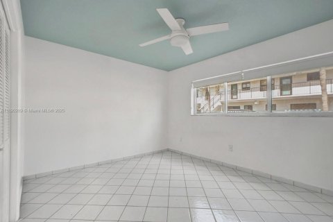Condo in Key Biscayne, Florida, 2 bedrooms  № 1797648 - photo 17