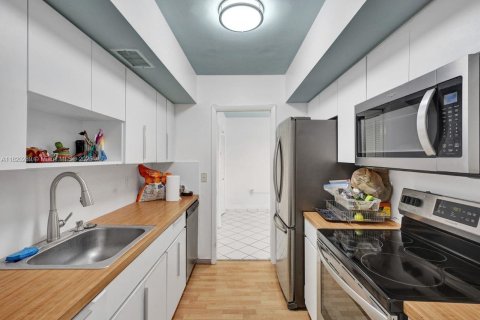 Condo in Key Biscayne, Florida, 2 bedrooms  № 1797648 - photo 9