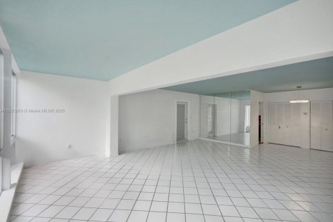Condo in Key Biscayne, Florida, 2 bedrooms  № 1797648 - photo 7