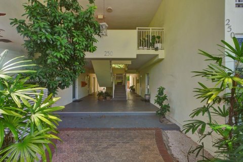 Condo in Key Biscayne, Florida, 2 bedrooms  № 1797648 - photo 26