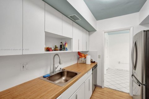 Condo in Key Biscayne, Florida, 2 bedrooms  № 1797648 - photo 8