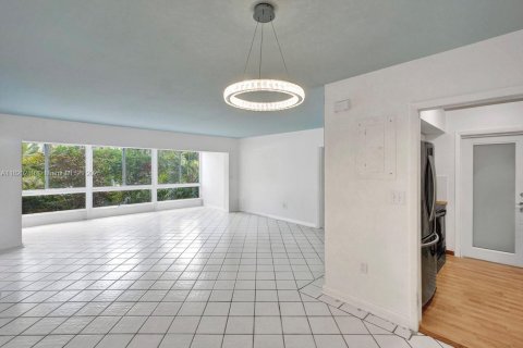 Condo in Key Biscayne, Florida, 2 bedrooms  № 1797648 - photo 5