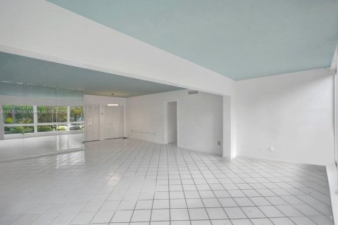 Condo in Key Biscayne, Florida, 2 bedrooms  № 1797648 - photo 6