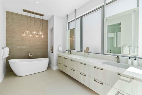 House in Delray Beach, Florida 5 bedrooms, 422.52 sq.m. № 1839217 - photo 14