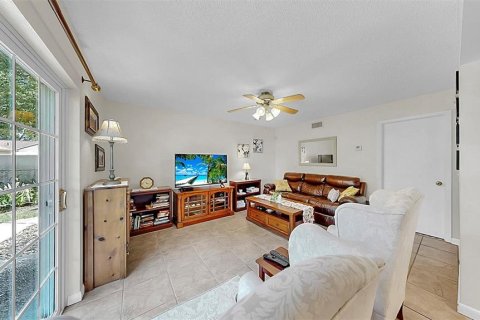 House in Lutz, Florida 4 bedrooms, 165.37 sq.m. № 1876735 - photo 14