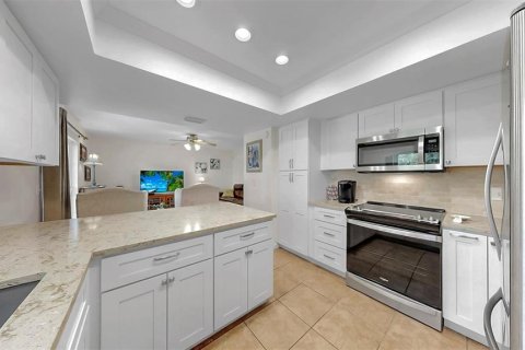 House in Lutz, Florida 4 bedrooms, 165.37 sq.m. № 1876735 - photo 8