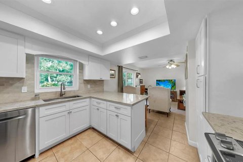 House in Lutz, Florida 4 bedrooms, 165.37 sq.m. № 1876735 - photo 9