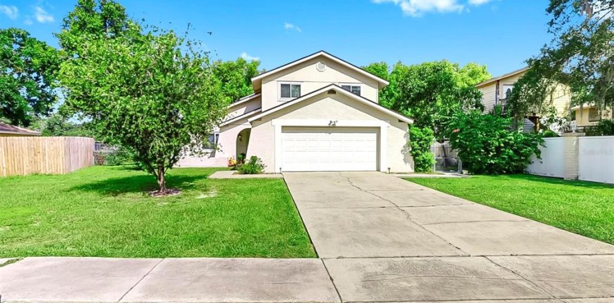 House in Lutz, Florida 4 bedrooms, 165.37 sq.m. № 1876735