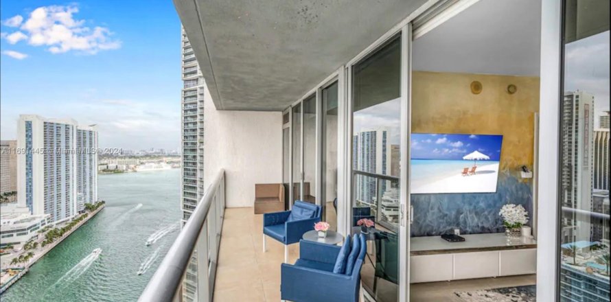 Condominio en Miami, Florida, 1 dormitorio № 2035017