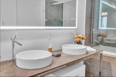 Condominio en venta en Miami, Florida, 1 dormitorio, 73.39 m2 № 2035017 - foto 12