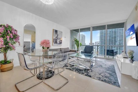 Condominio en venta en Miami, Florida, 1 dormitorio, 73.39 m2 № 2035017 - foto 5