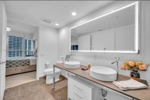 Condominio en venta en Miami, Florida, 1 dormitorio, 73.39 m2 № 2035017 - foto 10