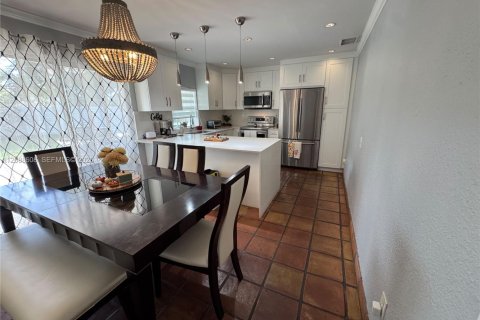 House in Miami, Florida 3 bedrooms, 116.03 sq.m. № 2366382 - photo 6