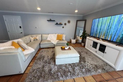 House in Miami, Florida 3 bedrooms, 116.03 sq.m. № 2366382 - photo 3