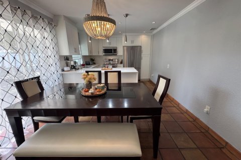 House in Miami, Florida 3 bedrooms, 116.03 sq.m. № 2366382 - photo 7